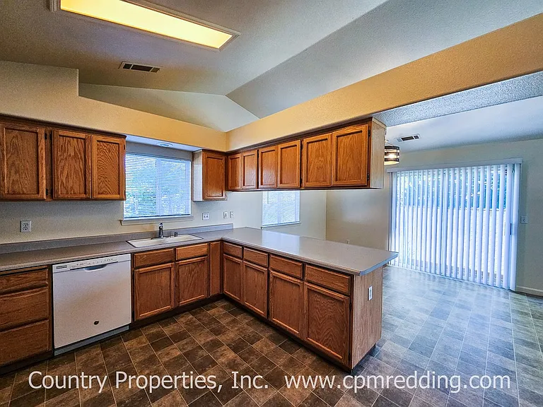 971 Paramount Way — Photo 8