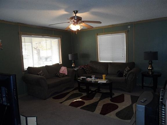 3rd image of 906 N Park Dr