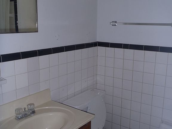 2nd image of 599 Lowell Ave APT 2