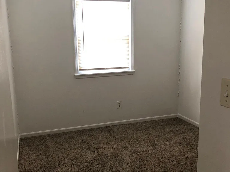 Middle bedroom