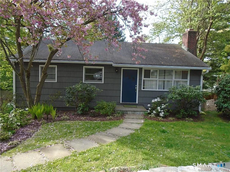 19 Hickory Dr — Photo 2