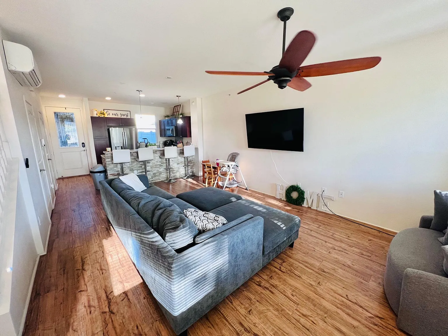 2 bed, 2.5 bath, 1087 sqft, $3,500 — Photo 3