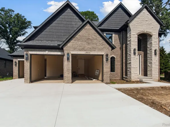 38573 Primrose Ln, Harrison Township, MI 48045