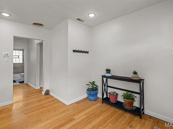 3rd image of 4967 Parker Ave