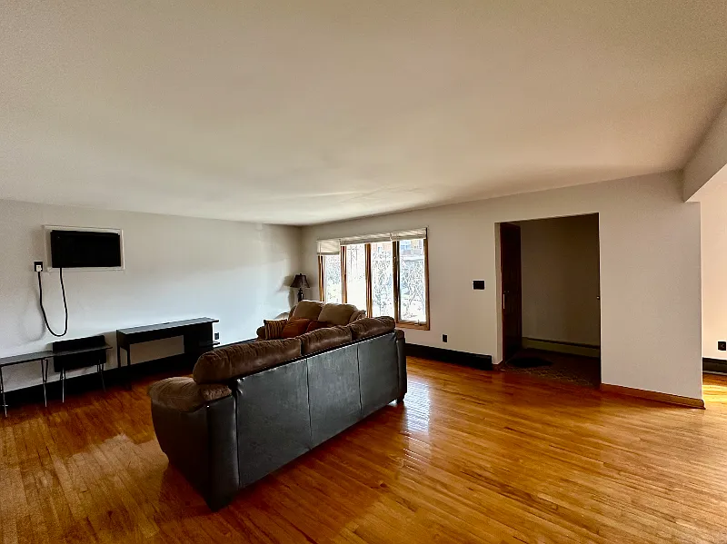 3 bed, 1600 sqft, $3,300 — Photo 2