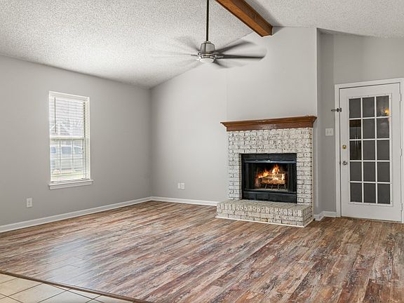 2nd image of 405 Oak Creek Rd