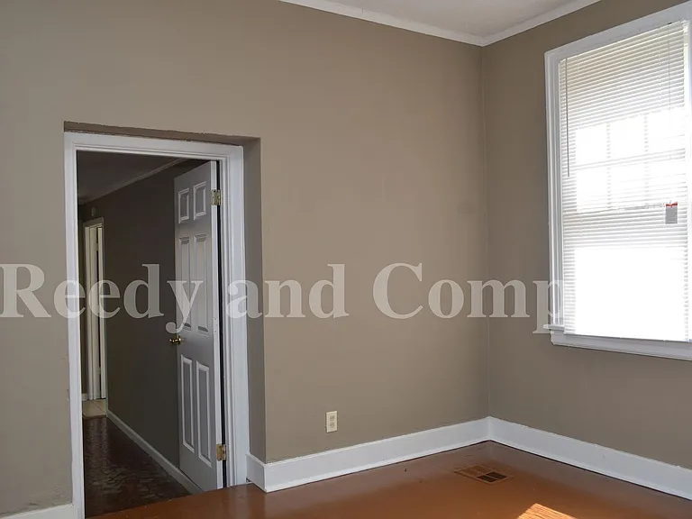 First Month Free; Adorable Duplex In Crosstown Area! — Photo 8