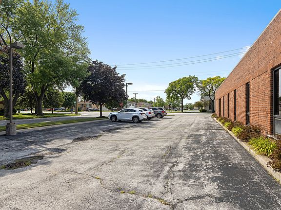 3rd image of 4532 W 103rd St