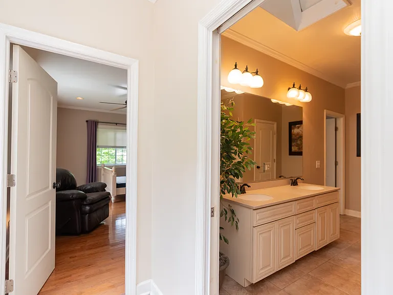 4 Orlando Dr — Photo 23