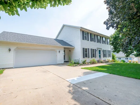 3002 W Greenfield Dr, Freeport, IL 61032