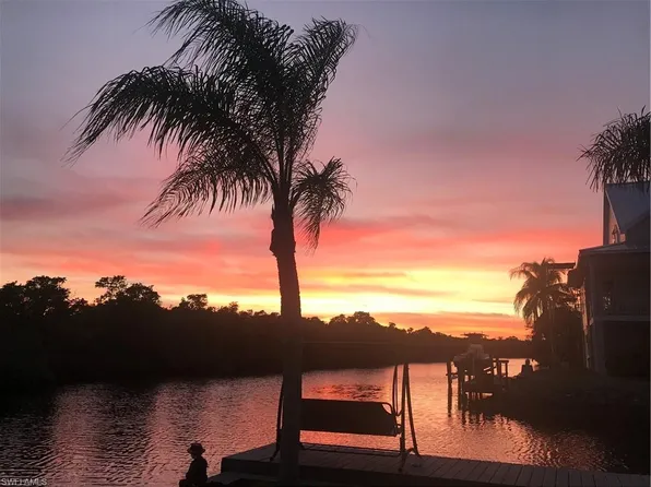 1277 Grand Canal DR, NAPLES, FL 34110