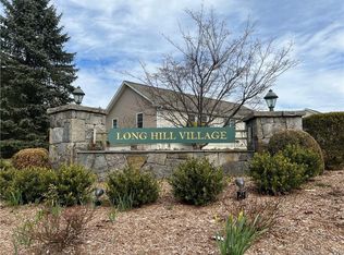 4 Cider Mill Ln, Trumbull, CT 06611