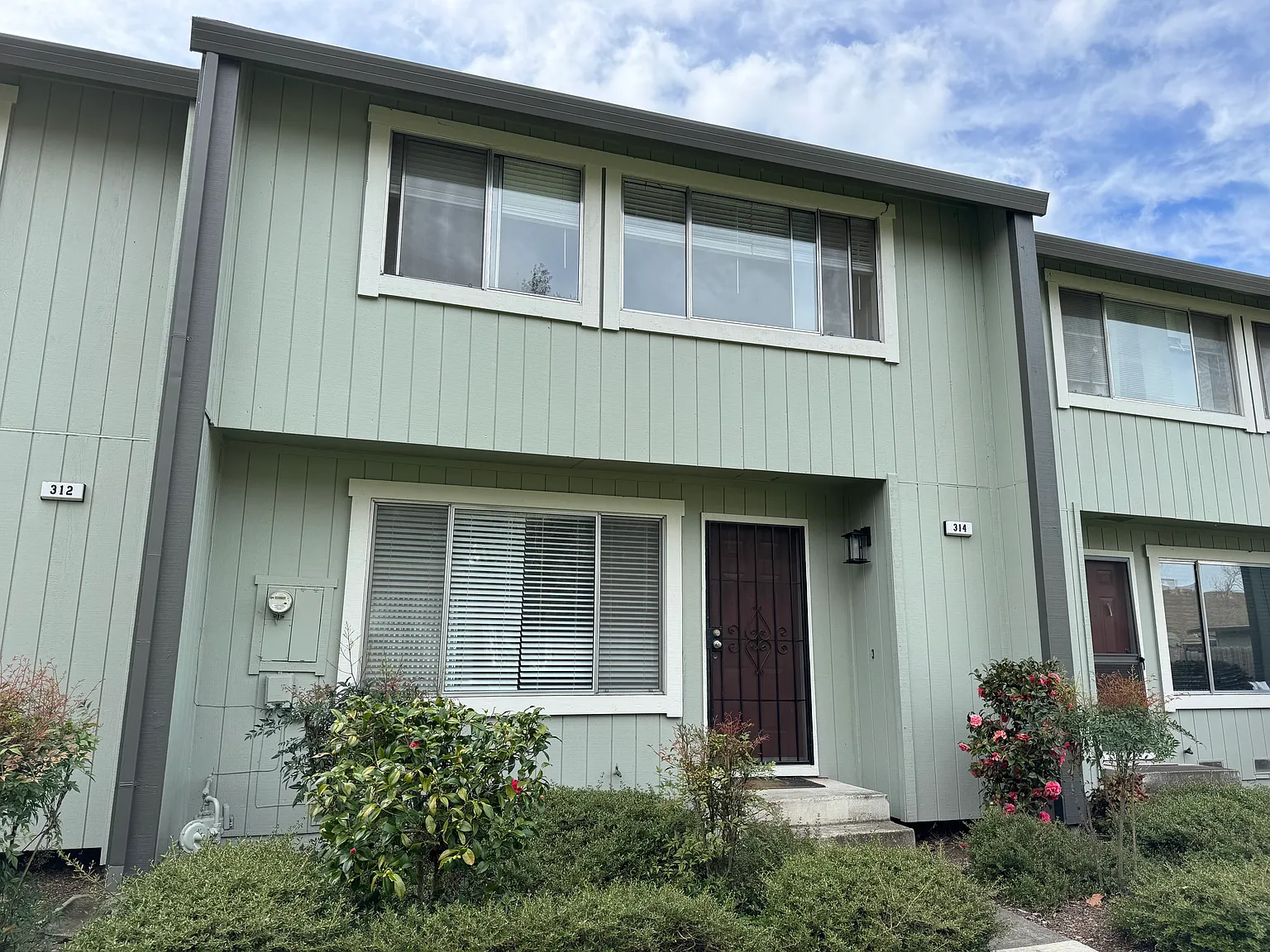 314 Harvest Ln — Photo 1