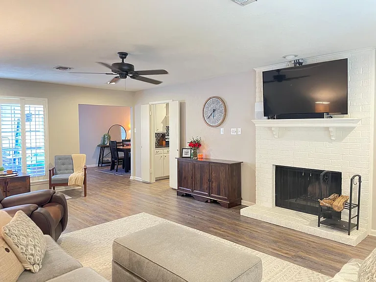 3235 Brannon Dr — Photo 2