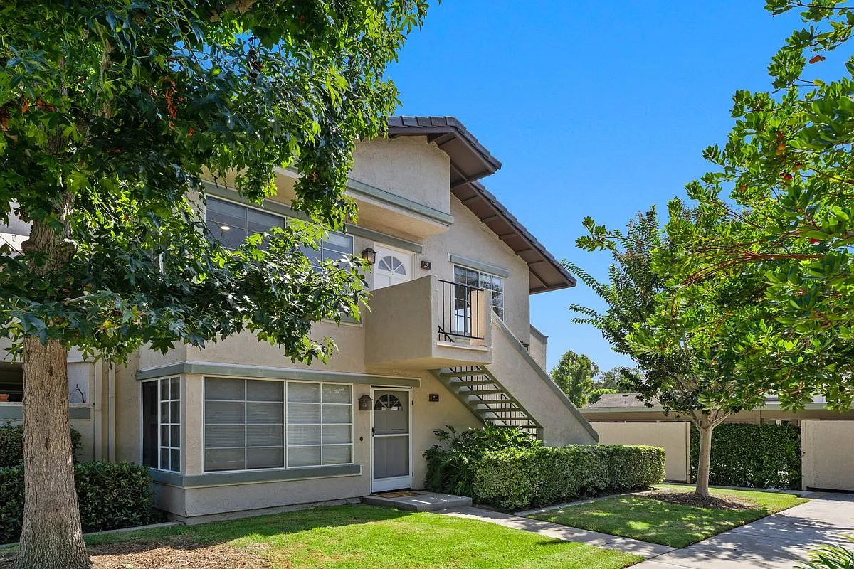 2 bed, 1.0 bath, 917 sqft, $3,350 — Photo 3