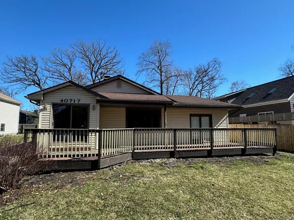 40717 N Lake Bluff Dr, Antioch, IL 60002