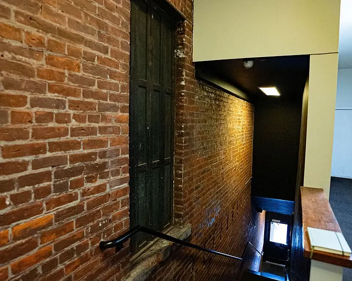422 1st St — Photo 3