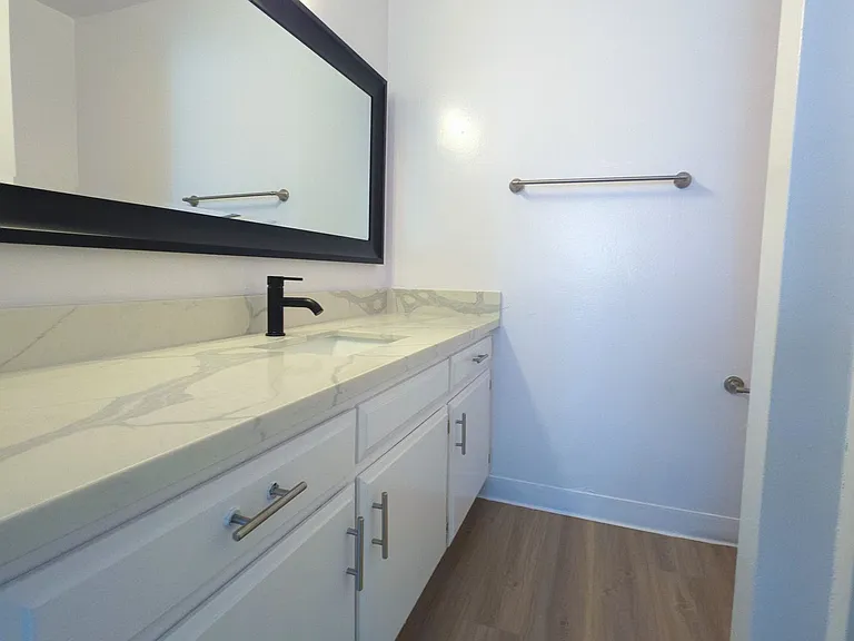 18400 Prairie Street — Photo 44