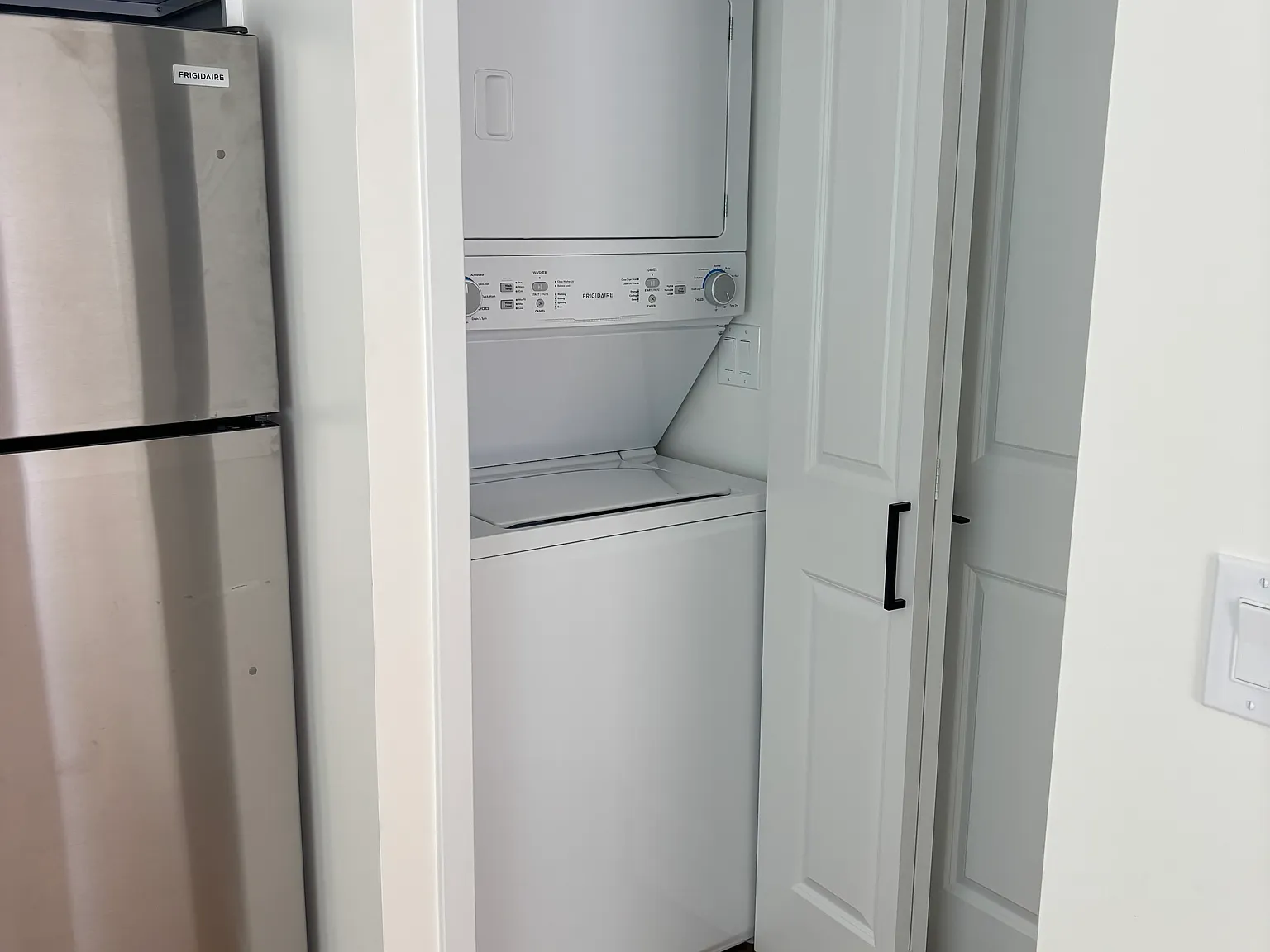 Studio, 410 sqft, $1,795 — Photo 2
