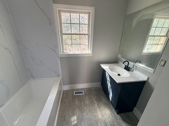 3rd image of 2205 Stewart St #2
