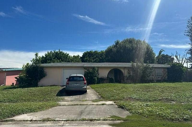 1st image of 769 James Cir NE