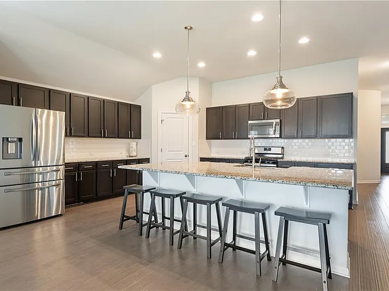 242 Krupp Ave — Photo 16
