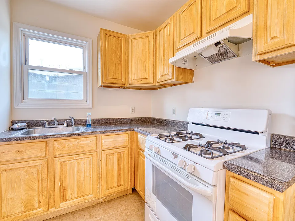 60 W 8th St #1