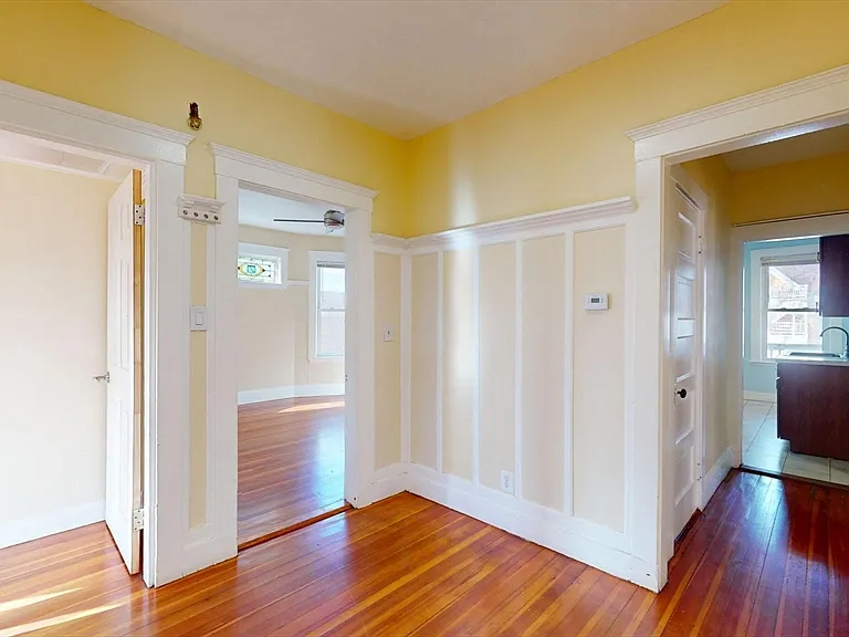 19 Nightingale St #3 — Photo 5