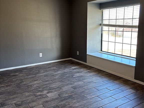 5th image of 1421 Lakehurst Dr