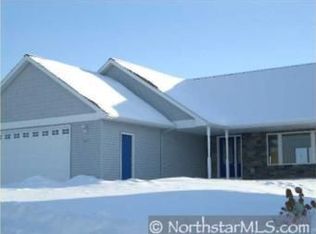 1564 Covey Dr, River Falls, WI 54022