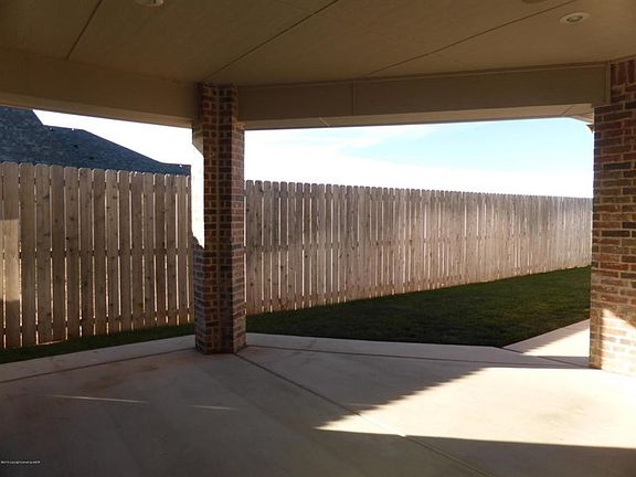 4th image of 215 Banks Dr
