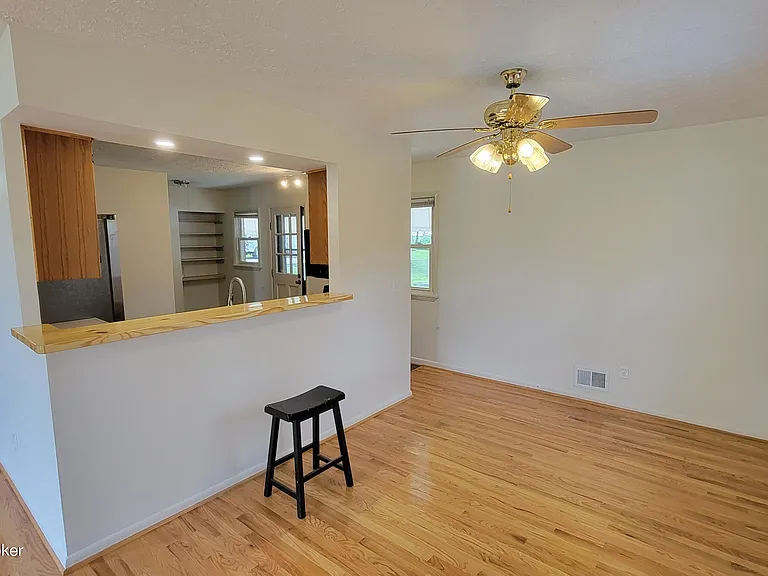11616 Maple Way — Photo 8