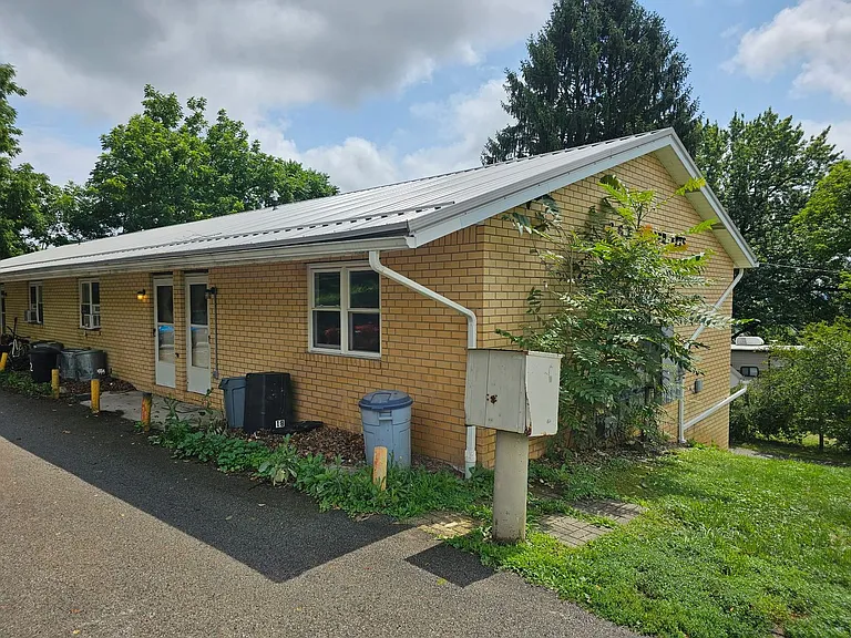 875 Fairview Ave — Photo 1