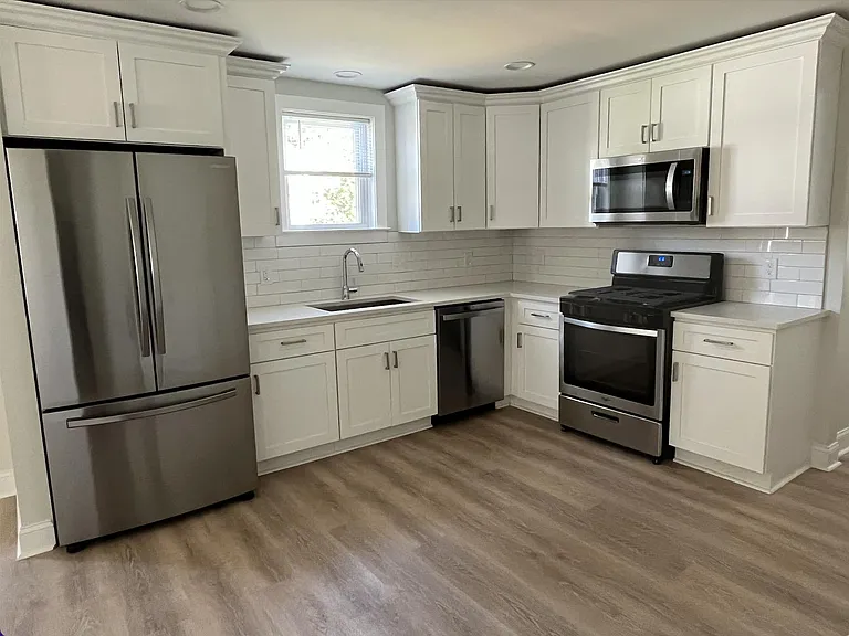 205 S Church St — Photo 2