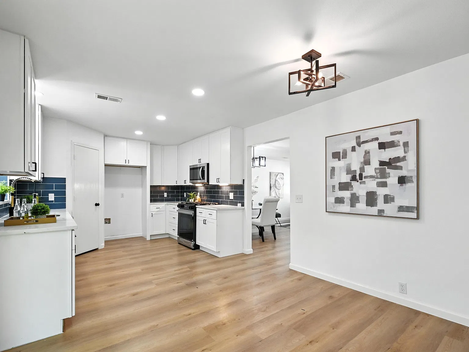 4 bed, 2180 sqft, $2,400 — Photo 3