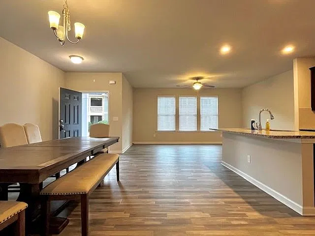 4 bed, 2.5 bath, 2090 sqft, $2,495 — Photo 4