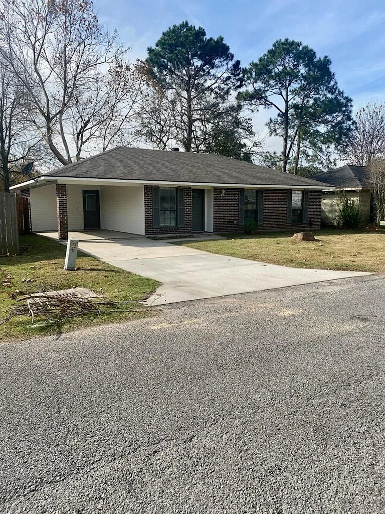 3 bed, 1.5 bath, 1136 sqft, $1,495 — Photo 2