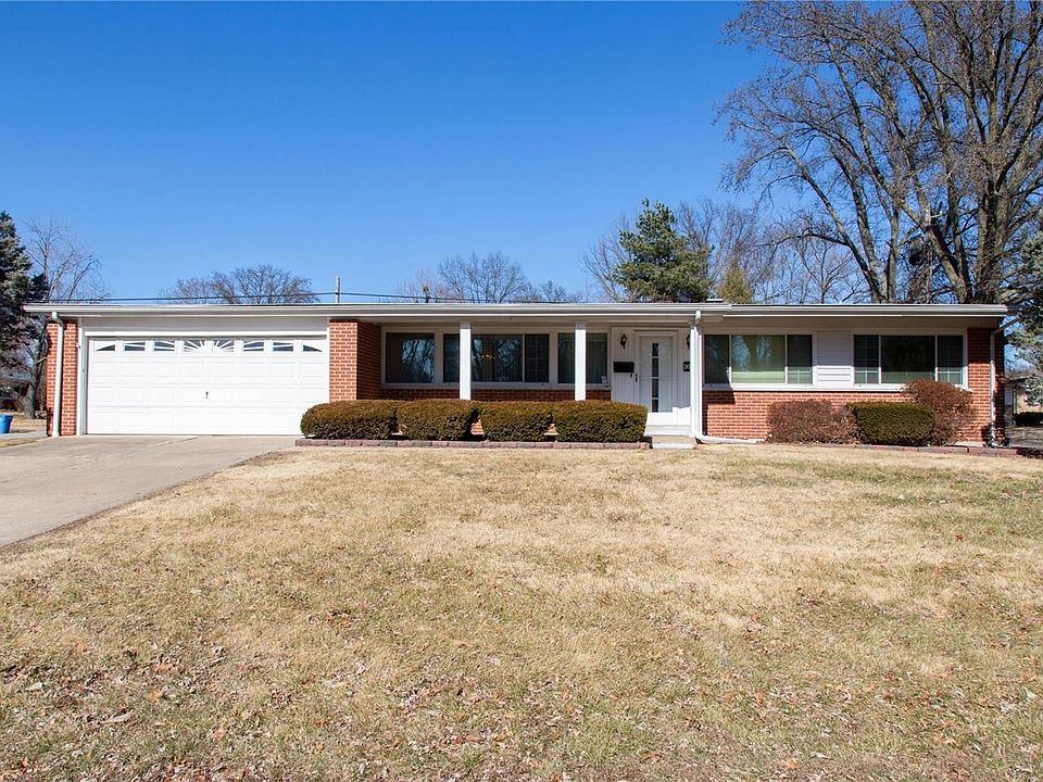 1st image of 2615 N Waterford Dr