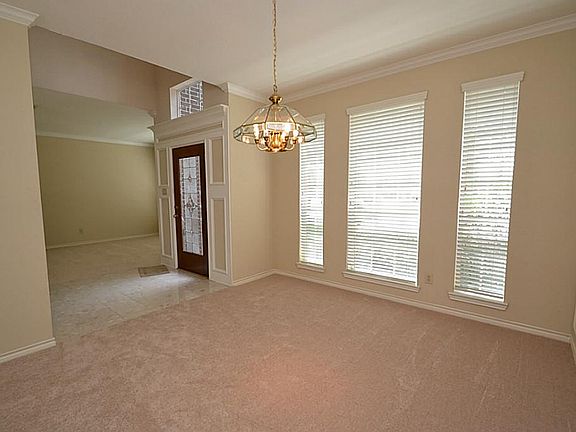 5th image of 1414 Blackthorne Dr