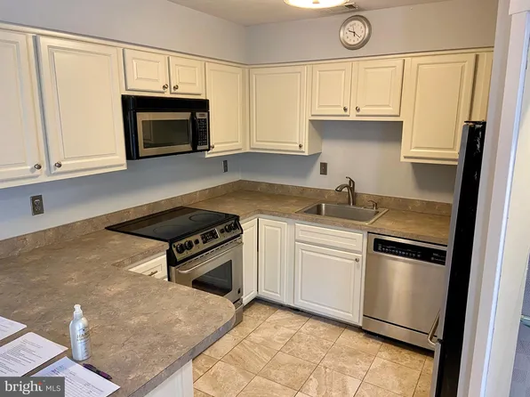 3803 Ski Lodge Dr APT 303, Burtonsville, MD 20866