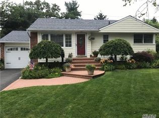 15 Miller Blvd, Syosset, NY 11791