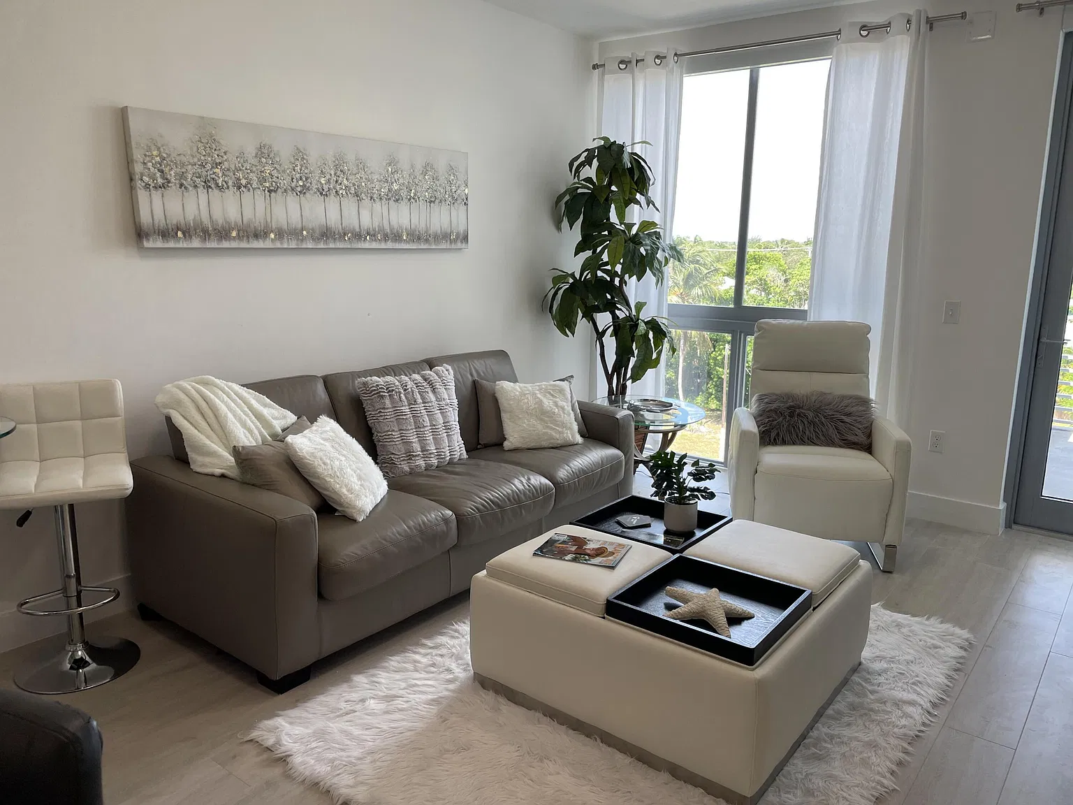 1 bed, 1.0 bath, 710 sqft, $6,000 — Photo 3