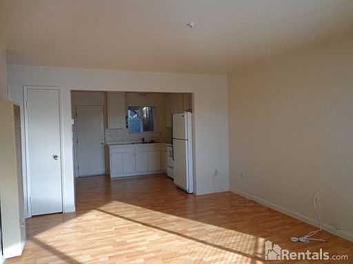 3rd image of 8276 Lancaster Dr APT 3