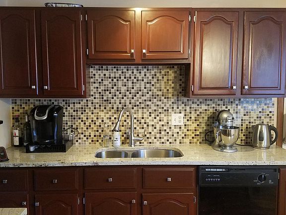 5th image of 2037 Shawbury Ct W