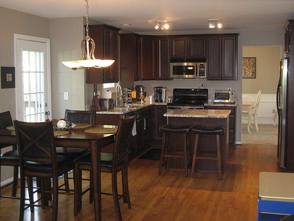 4th image of 2075 Autumnhill Ct