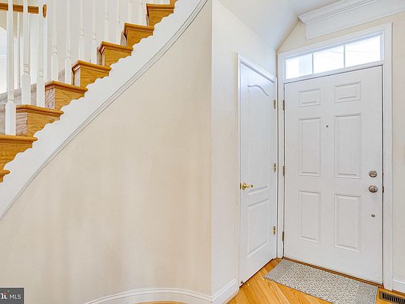 3rd image of 5680 Tower Hill Cir