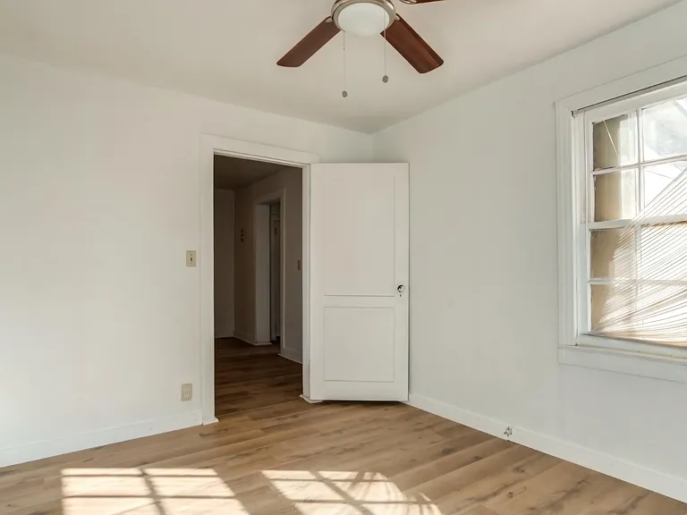 807 W 5th St — Photo 18