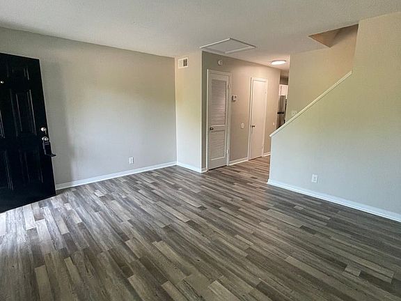 4th image of 904 Kingsbury Dr APT B