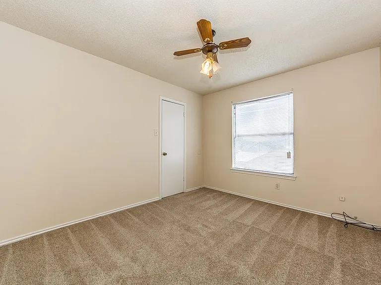 2710 Francisco Dr — Photo 25