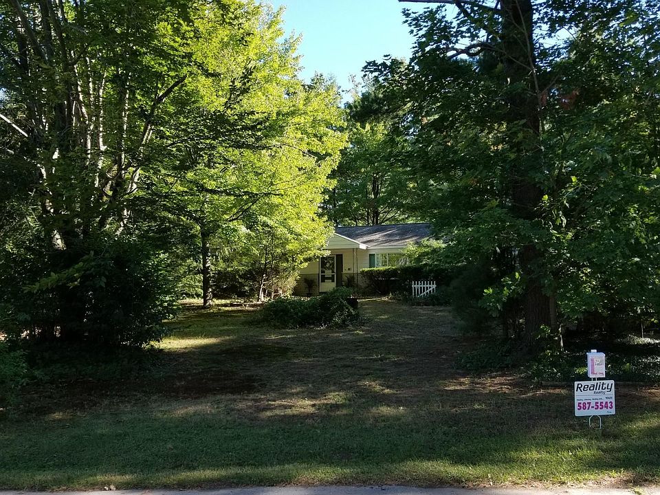 1st image of 16 Hillcrest Dr
